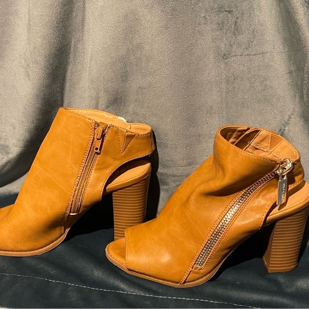 Express - open toe bootie tan heels. NWOT. Size 7